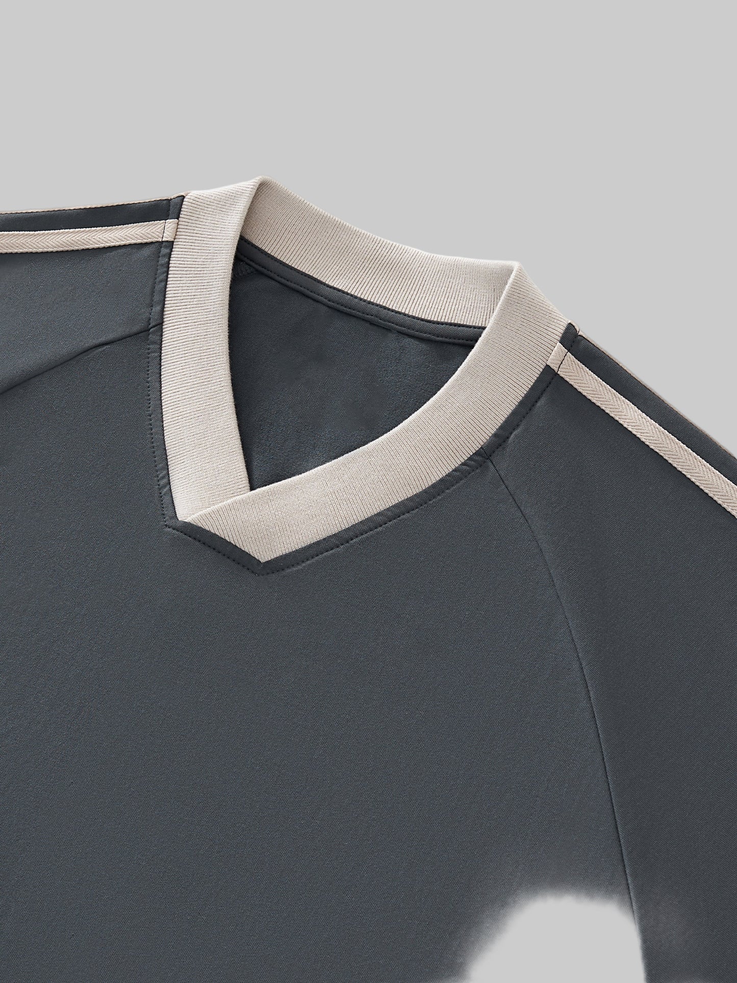 1721 Color-Block V-Neck Long-Sleeve T-Shirt